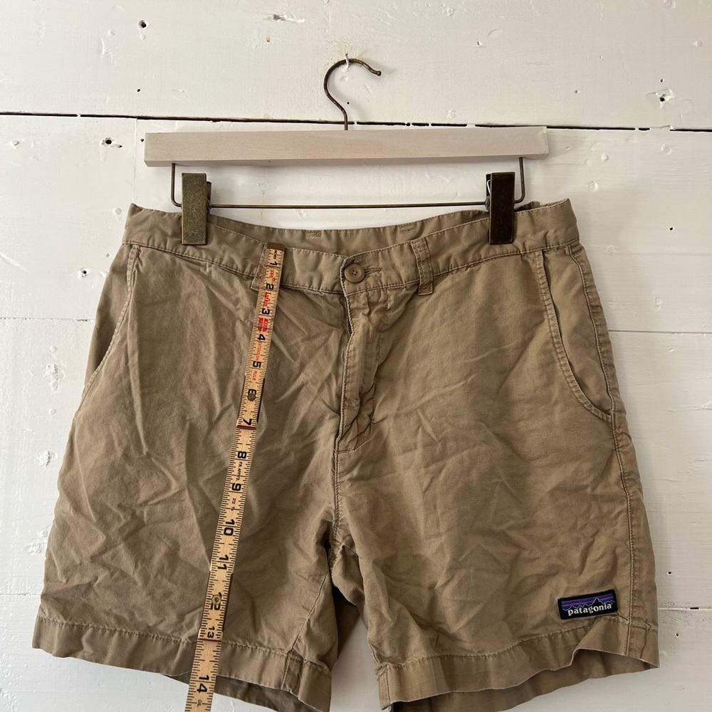 Patagonia tan shorts size 31 - Picture 3 of 6